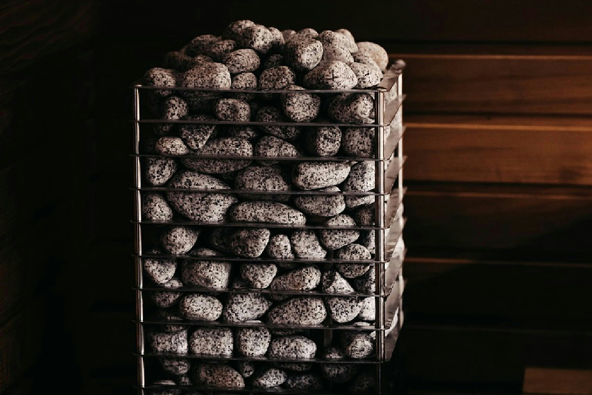 I benefici della sauna: frequenza consigliata e quando evitarla per proteggere corpo e mente