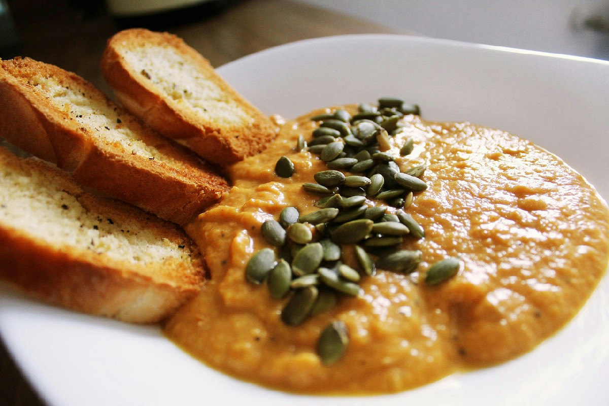 Consigli pratici per mantenere una dieta equilibrata gustando ogni pasto senza rinunciare al piacere