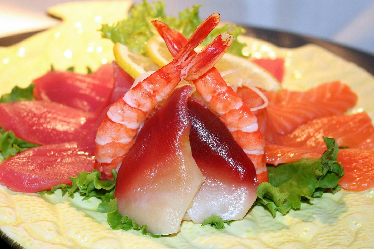 I rischi del consumo di pesce crudo: cosa considerare prima di gustarlo in ogni occasione