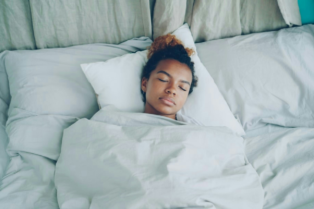 Segnali frequenti che indicano la presenza di apnee notturne e cosa osservare durante il sonno